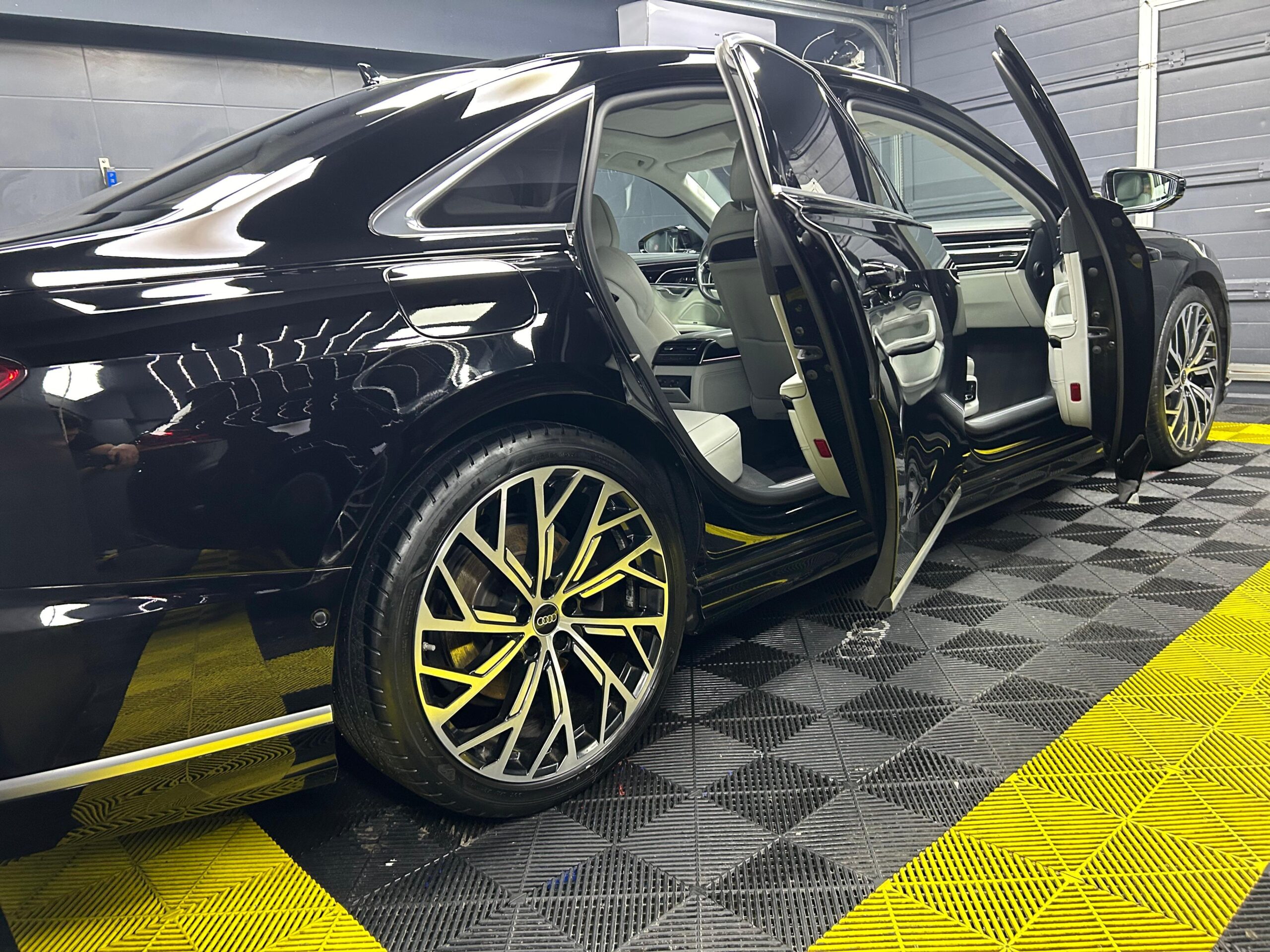 Dristor detailing, detailing auto, polish auto, polish faruri, interior exterior, detailing interior, detailing exterior, protectie faruri, ppf